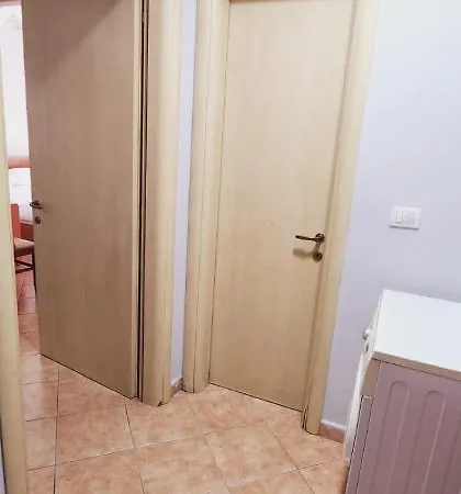 8 Golem (Tirana)